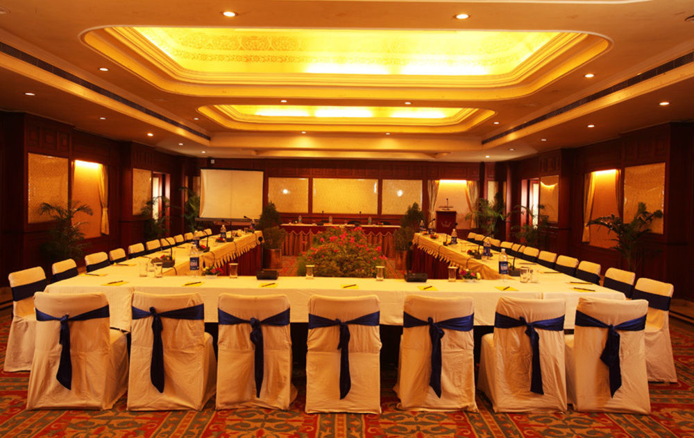 Отель The Crown, Bhubaneswar - Ihcl Seleqtions Экстерьер фото